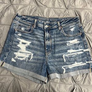 AE Ripped Mom Short